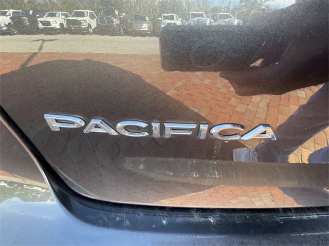 Used 2023 Chrysler Pacifica Touring-L image 15