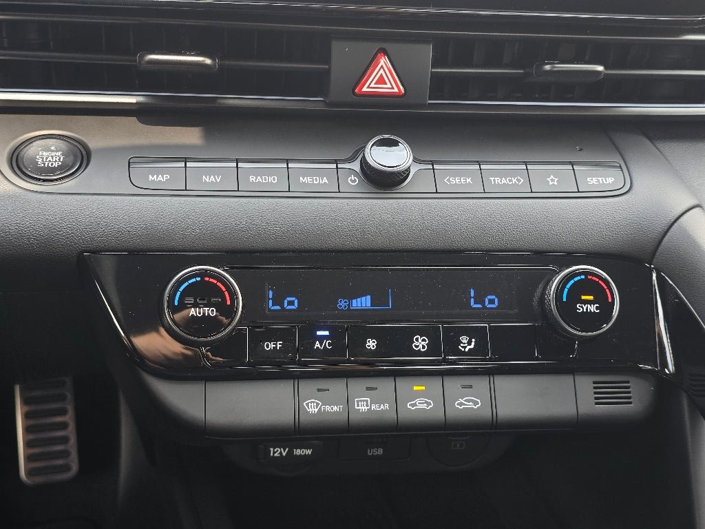 New 2025 Hyundai Elantra SEL image 19