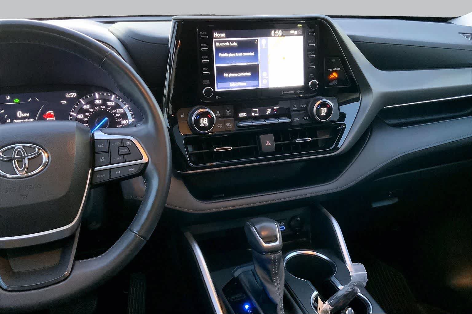Used 2022 Toyota Highlander XLE AWD/4WD image 7