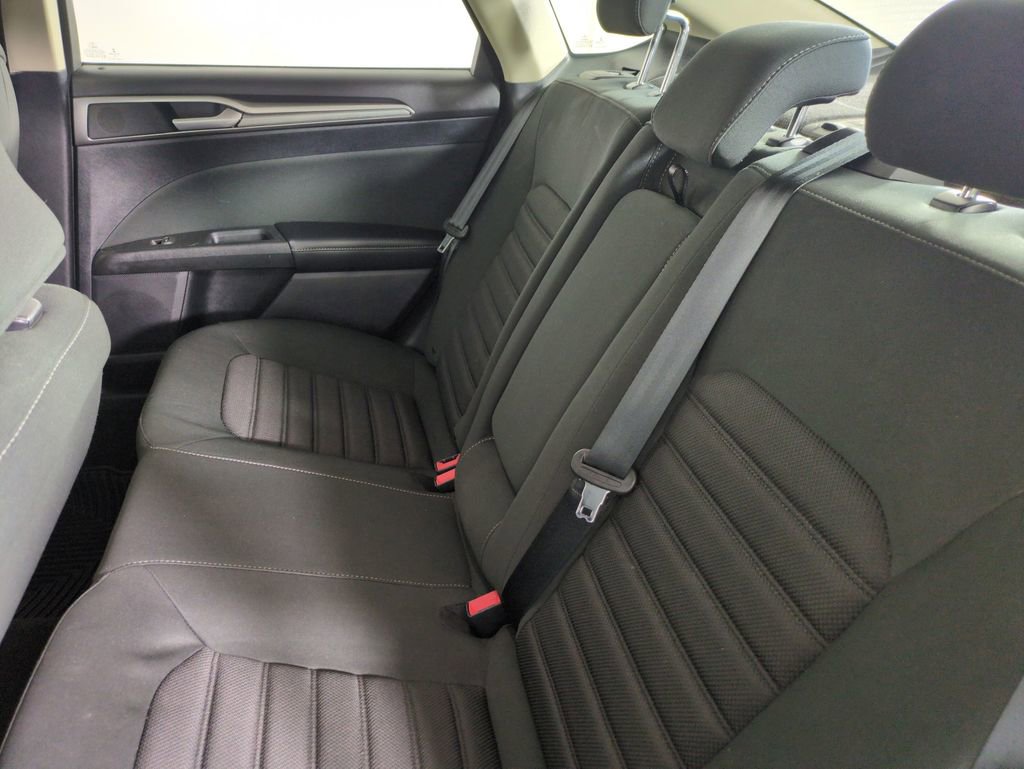 Used 2019 Ford Fusion SE image 25