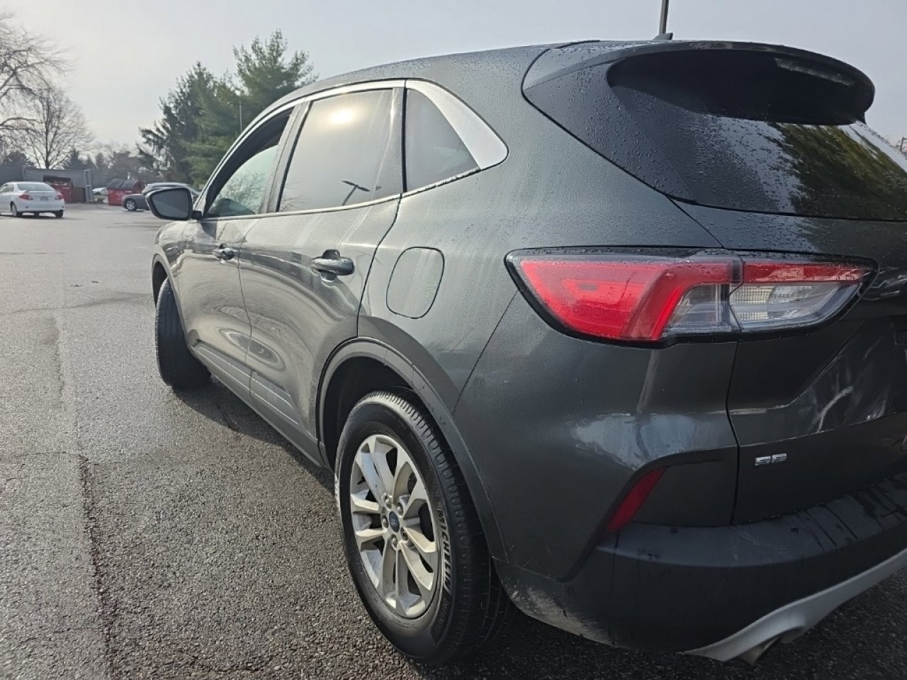 Used 2020 Ford Escape SE image 18