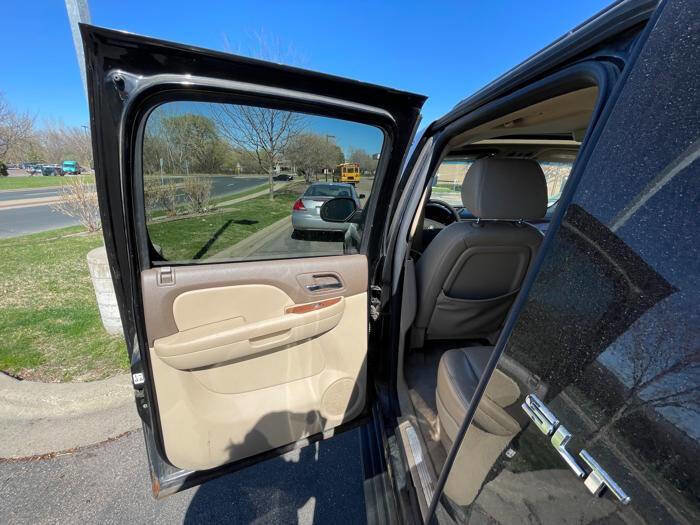 Used 2007 GMC Yukon XL SLT w/ SLT Preferred Equipment Group AWD/4WD image 24