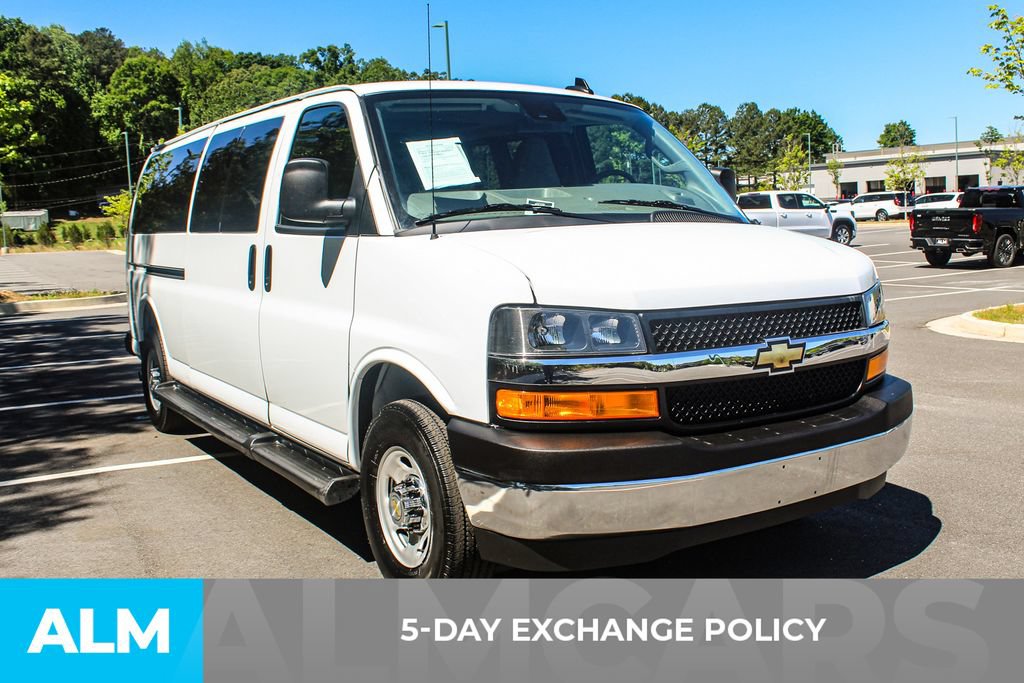 Used 2025 Chevrolet Express 3500 LT w/ LT Preferred Equipment Group RWD image 3