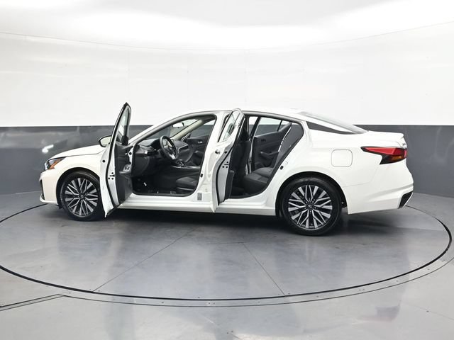 Used 2025 Nissan Altima 2.5 SV FWD image 45