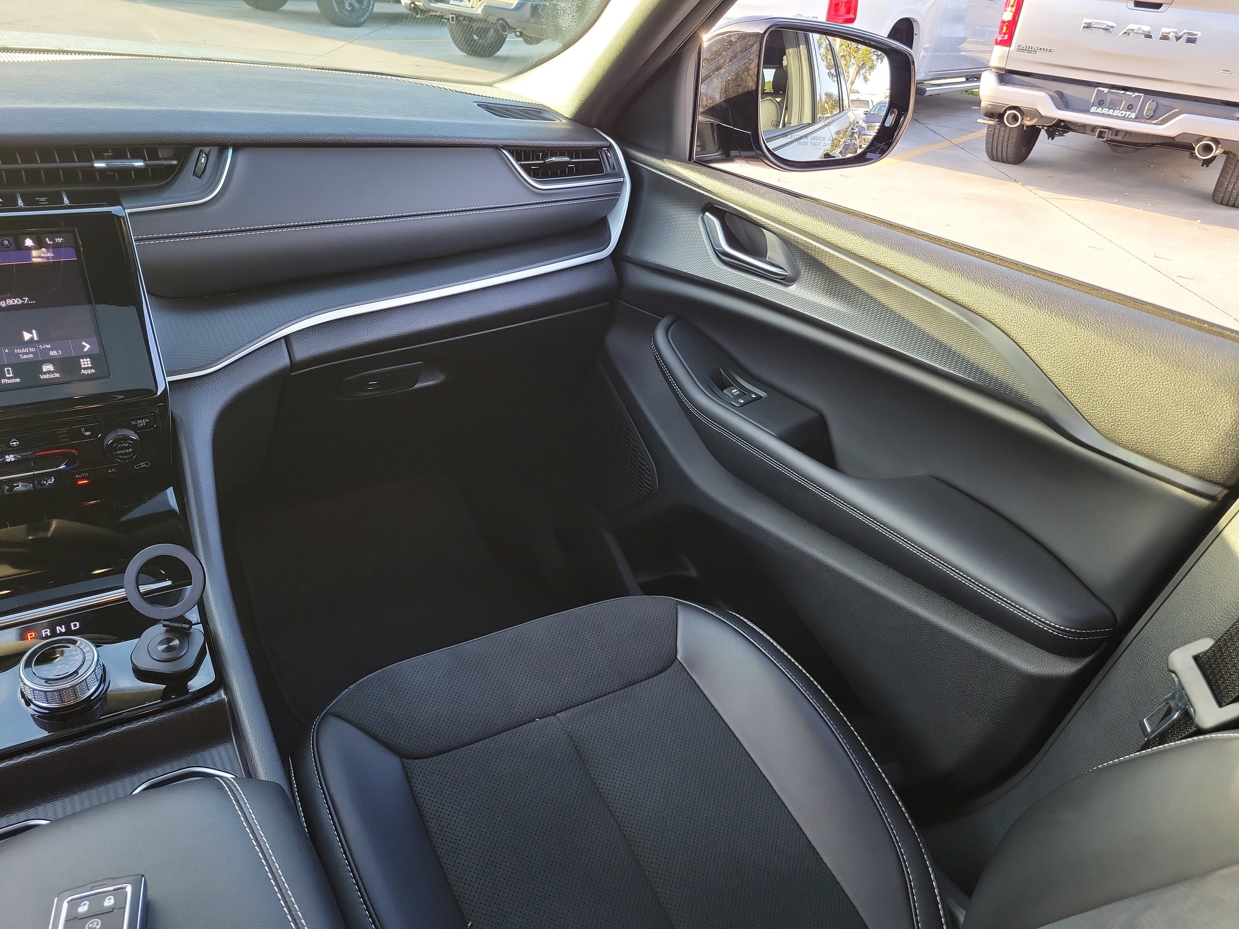 Used 2024 Jeep Grand Cherokee L Altitude image 16