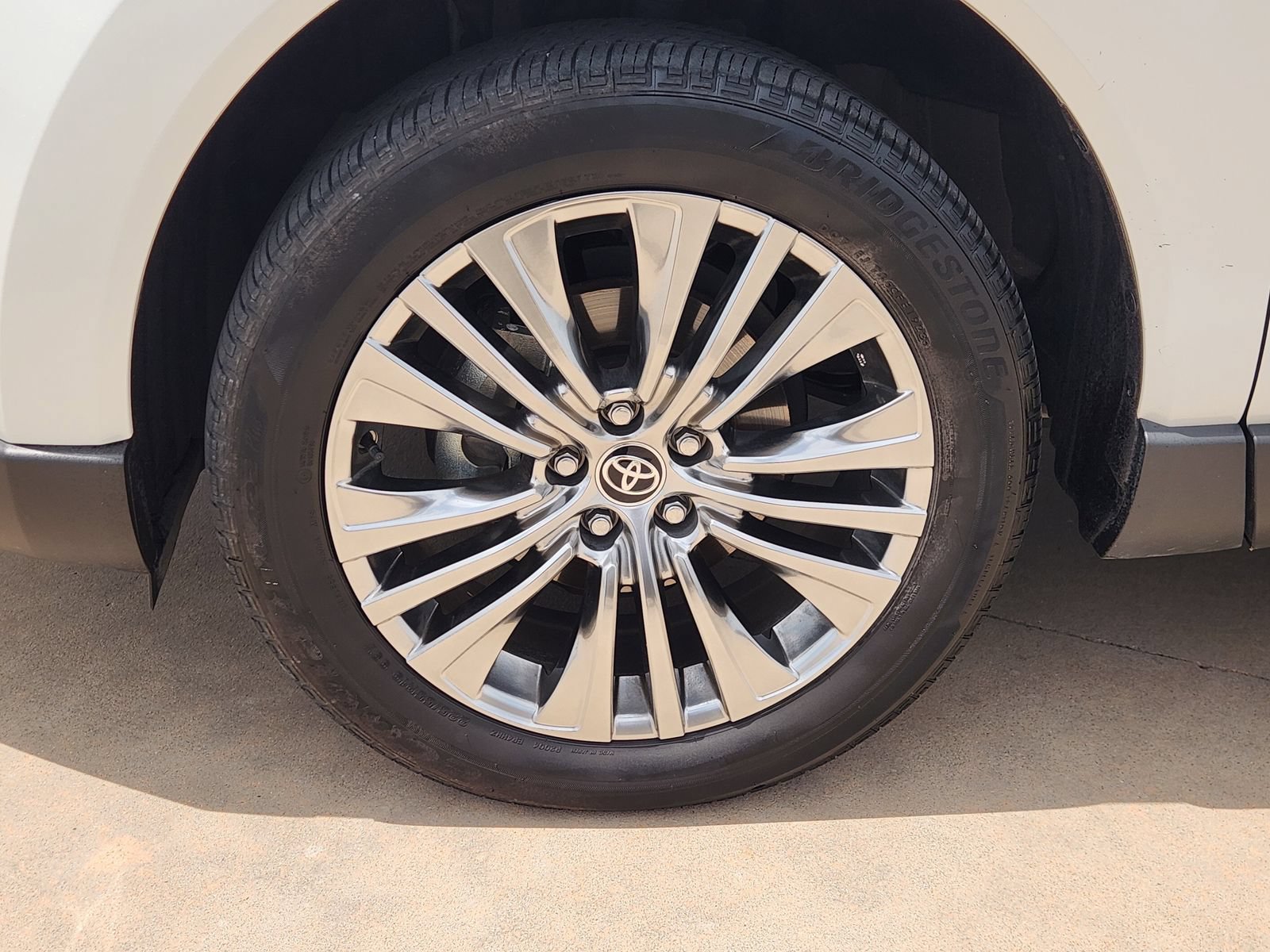 Used 2023 Toyota Venza Limited AWD/4WD image 14