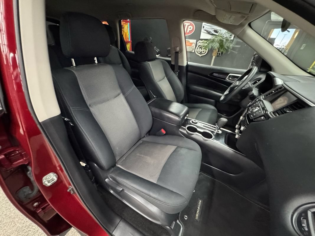 Used 2018 Nissan Pathfinder S AWD/4WD image 24