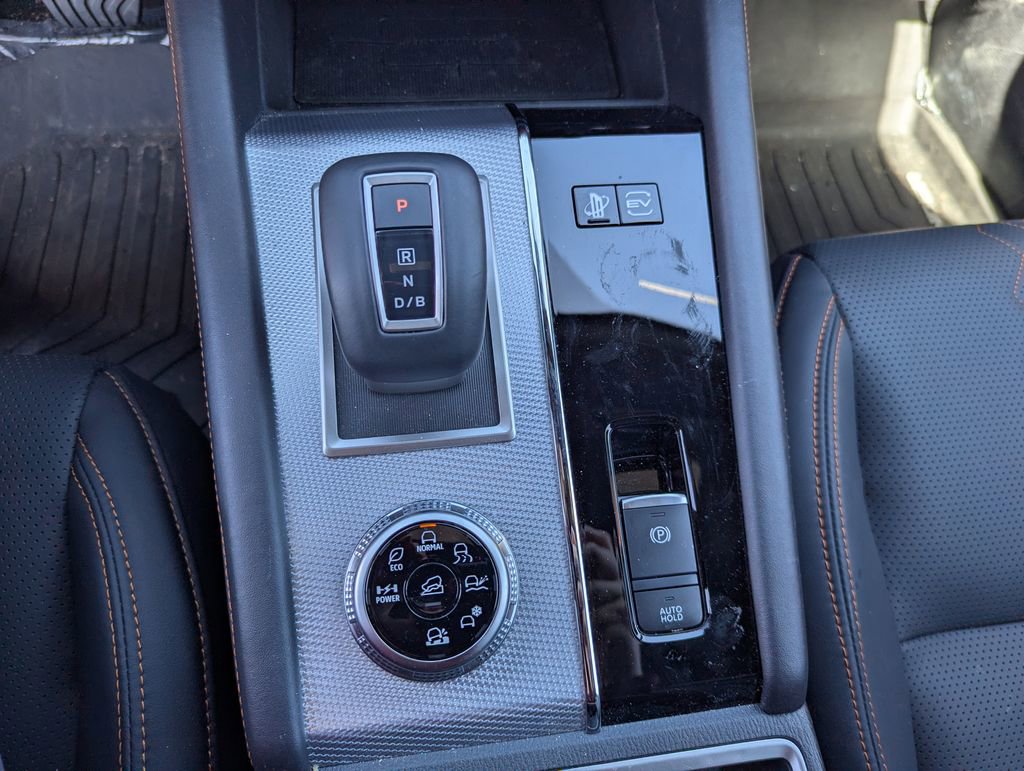 Used 2025 Mitsubishi Outlander 4WD Plug-In Hybrid image 19