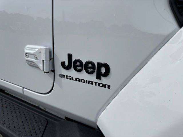 Certified 2025 Jeep Gladiator Overland AWD/4WD image 50