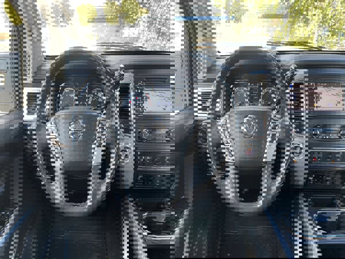 Used 2016 Nissan Titan SL image 11