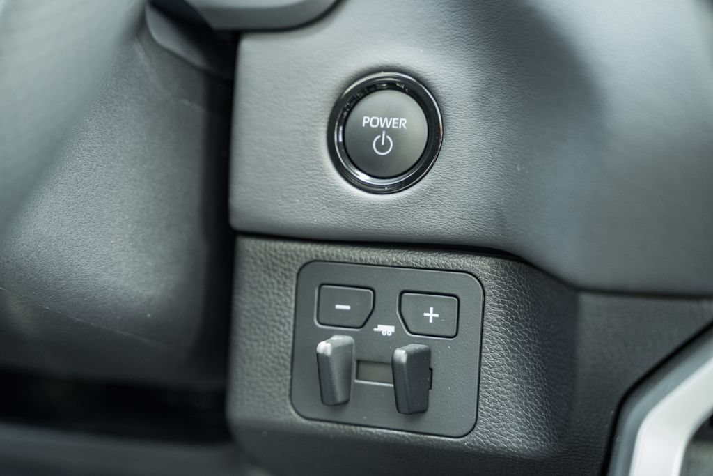 Used 2025 Toyota Tundra Platinum AWD/4WD image 29