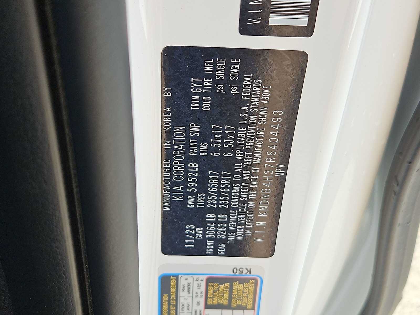 Used 2024 Kia Carnival LX FWD image 25
