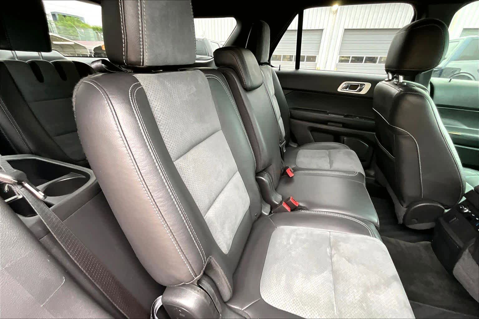 Used 2015 Ford Explorer XLT w/ Equipment Group 202A FWD image 20
