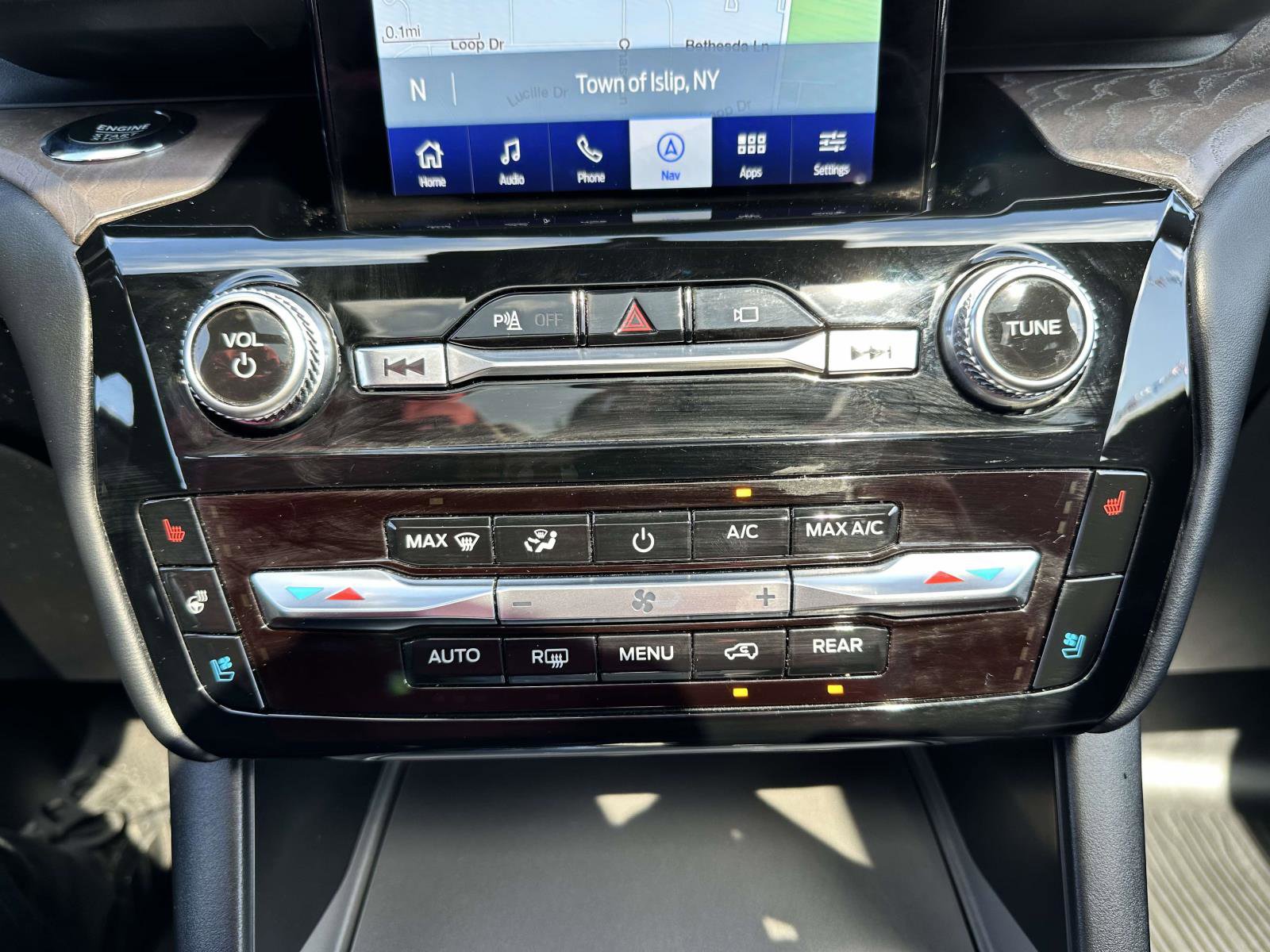 Used 2023 Ford Explorer Platinum w/ Technology Package image 26