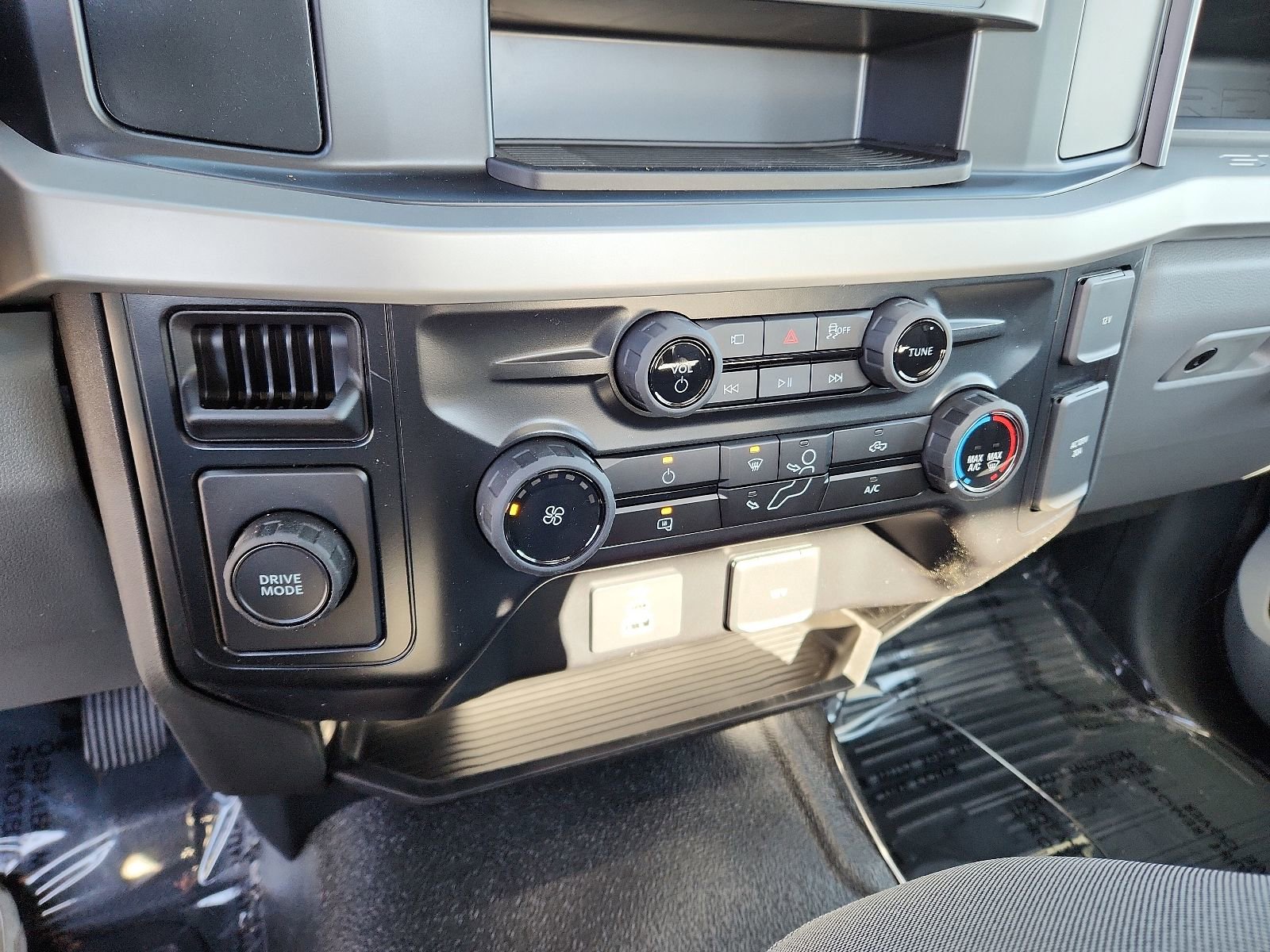 New 2025 Ford F250 XL w/ 360-Degree Camera Package RWD image 13