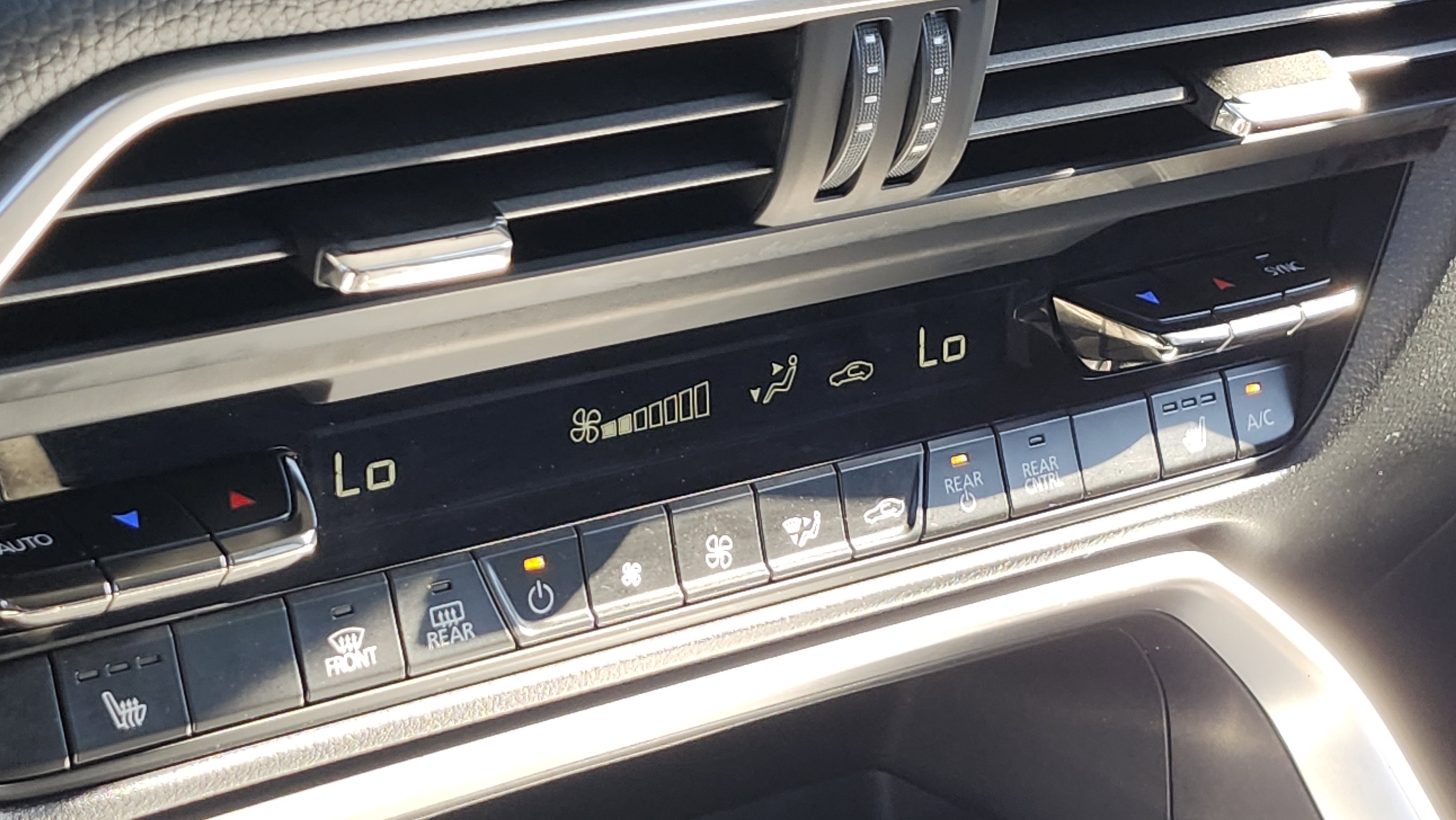 Used 2024 MAZDA CX-90 Plug-In Hybrid w/ Preferred image 30