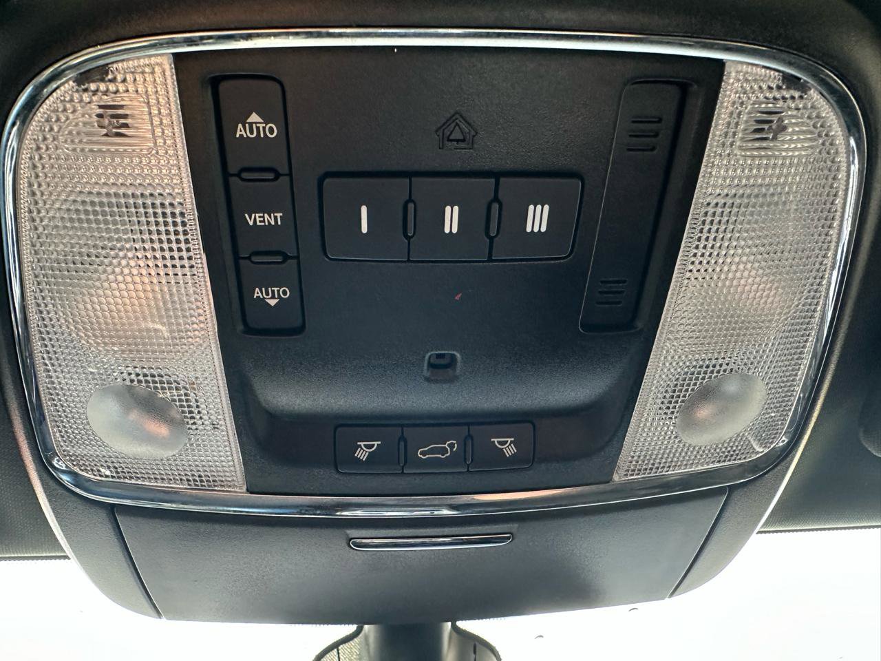 Used 2019 Jeep Grand Cherokee Altitude AWD/4WD image 36