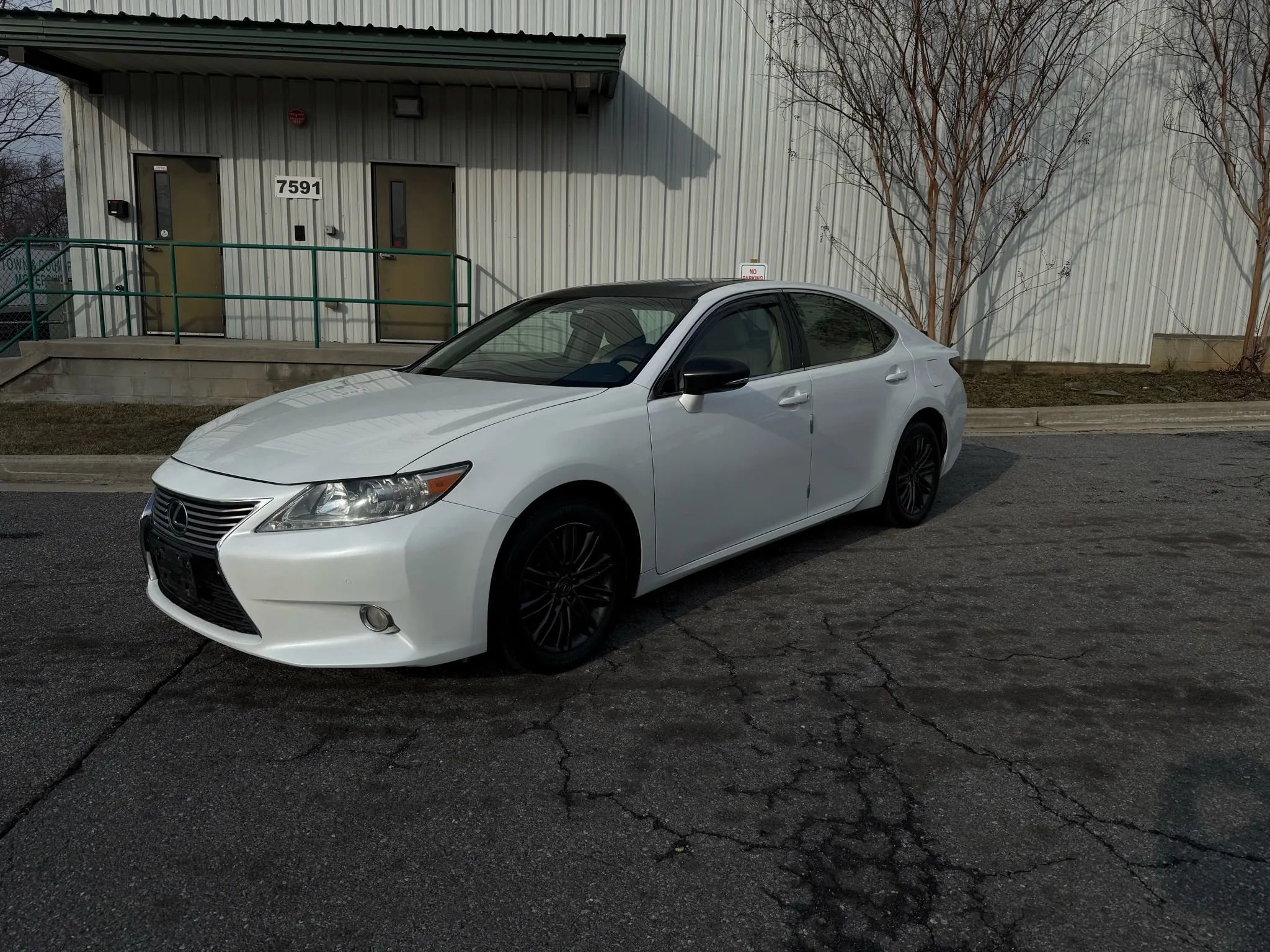 Used 2013 Lexus ES 350 w/ Luxury Pkg image 3