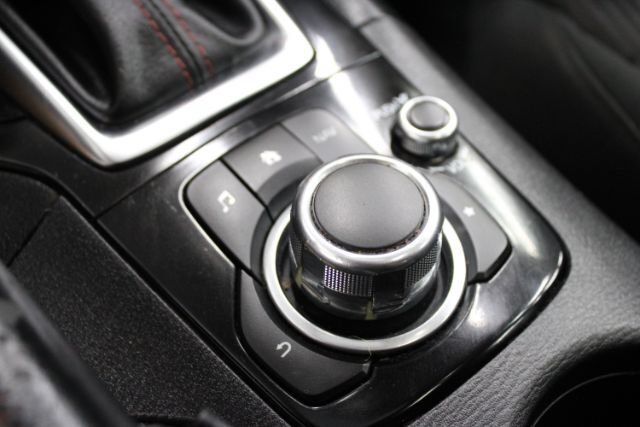 Used 2015 MAZDA MAZDA3 i Touring w/ Technology Package FWD image 17
