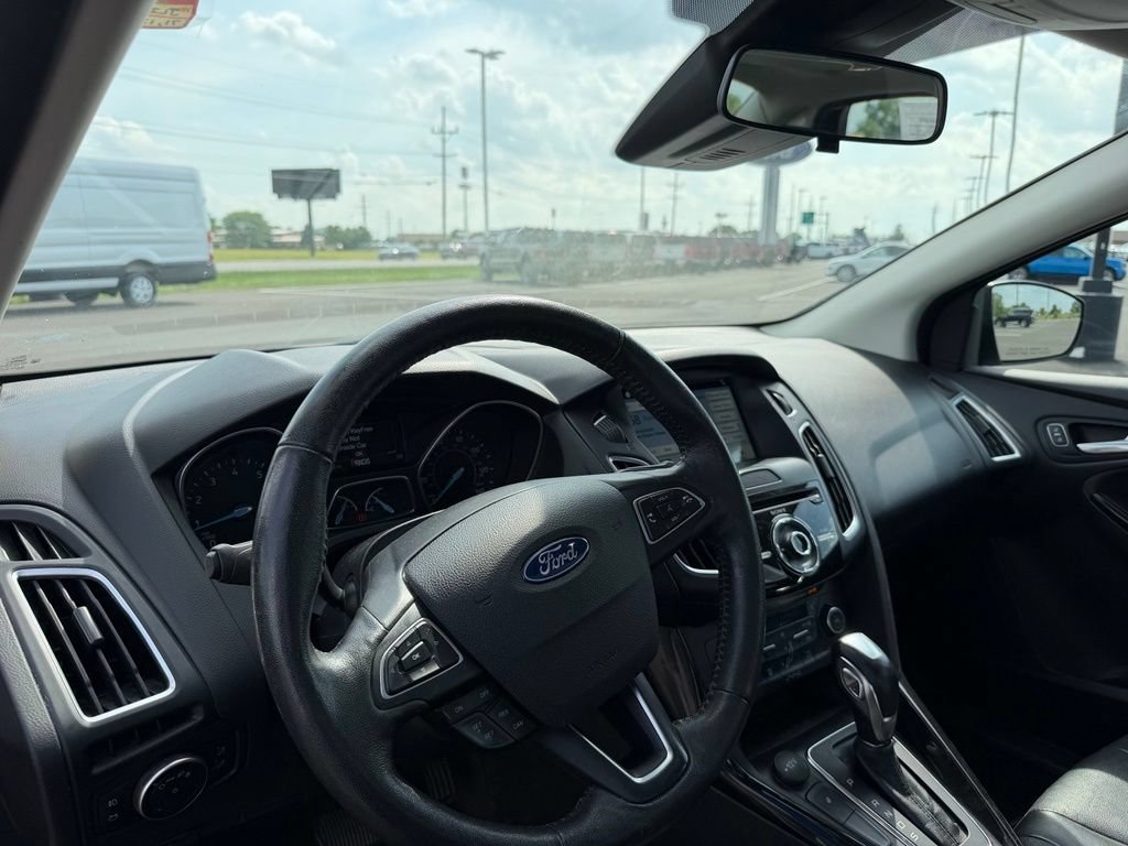 Used 2018 Ford Focus Titanium w/ Titanium Technology Package FWD image 11