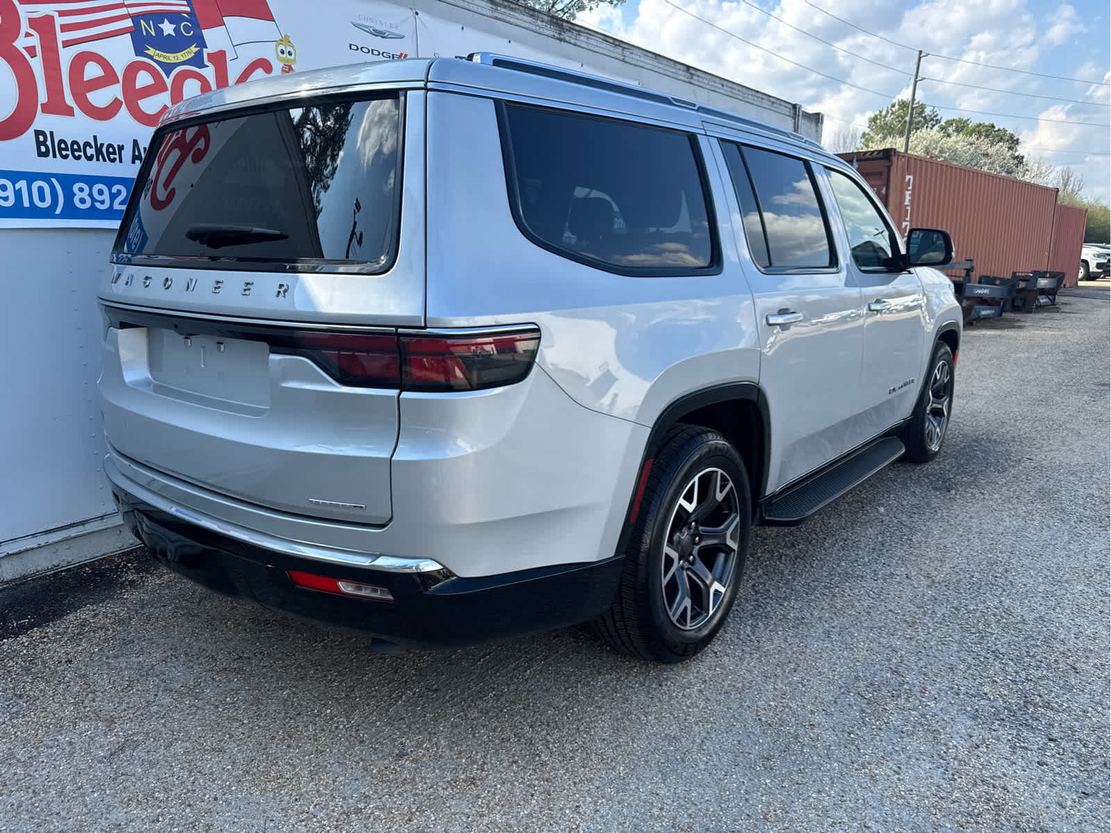 Used 2024 Jeep Wagoneer Series III AWD/4WD image 4