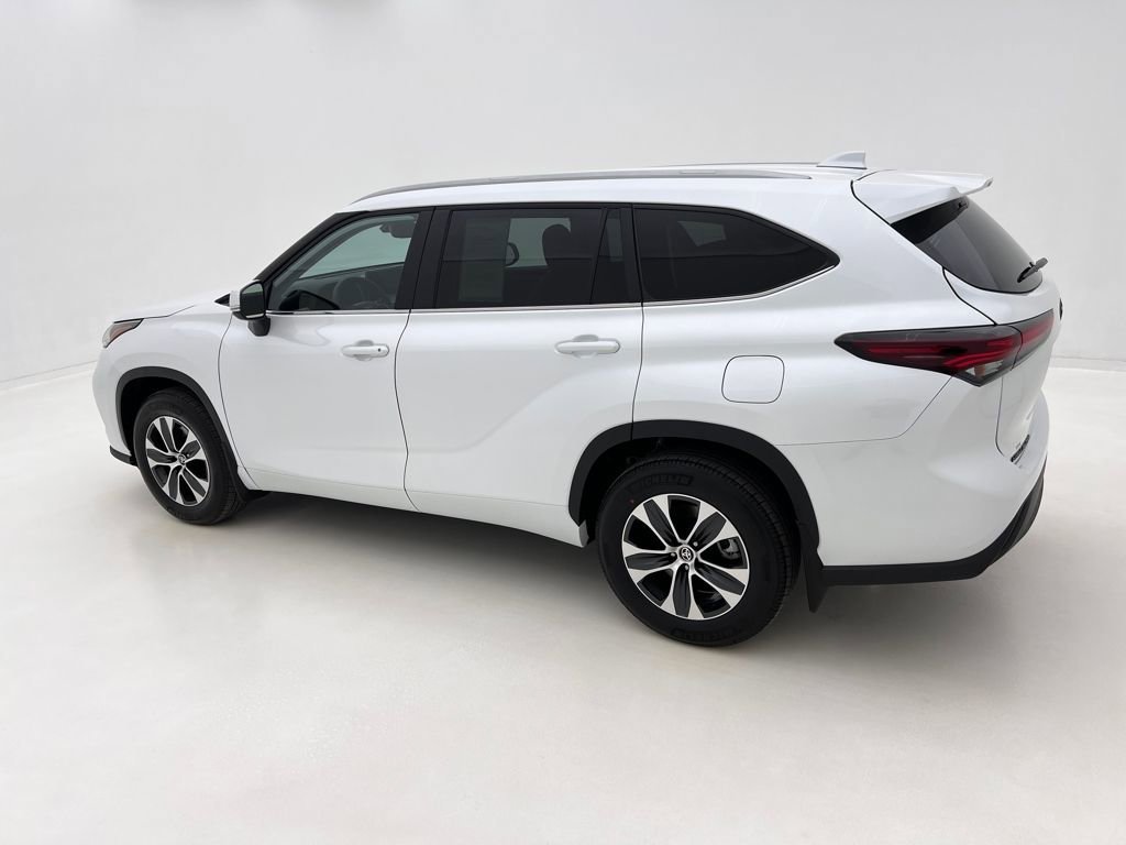Used 2026 Toyota Highlander XLE image 10