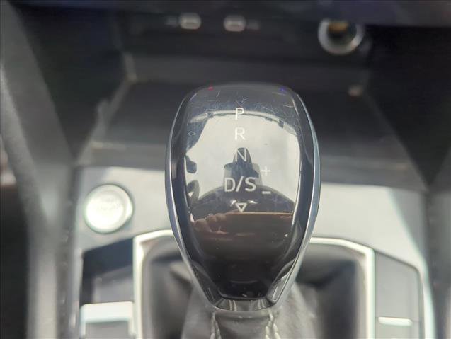 Used 2024 Volkswagen Tiguan SE image 13