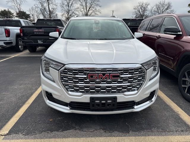 Used 2024 GMC Terrain Denali image 2
