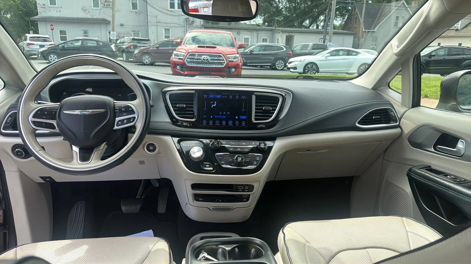 Used 2017 Chrysler Pacifica Platinum FWD image 14