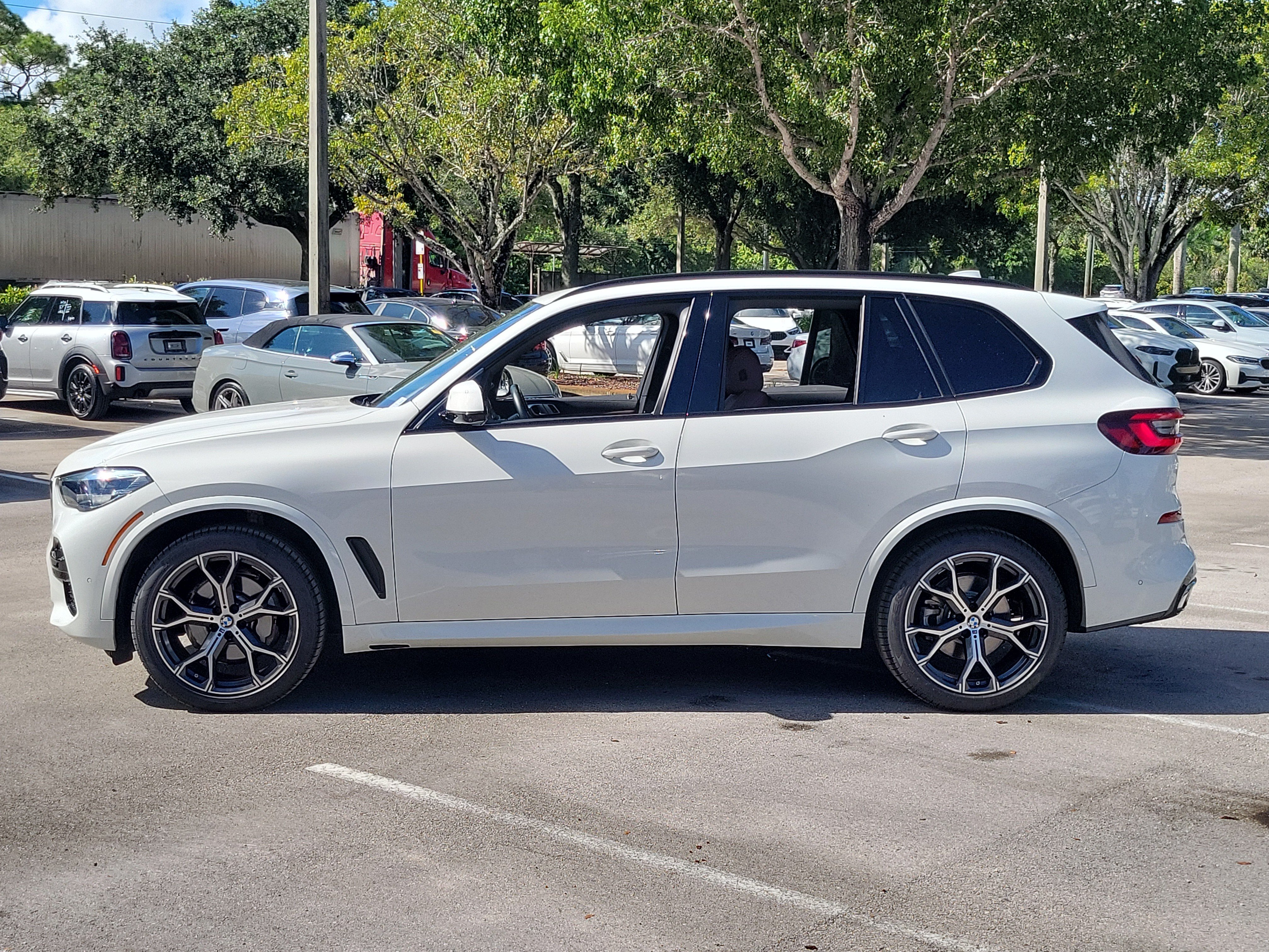 Used 2023 BMW X5 xDrive40i w/ M Sport Package AWD/4WD image 6