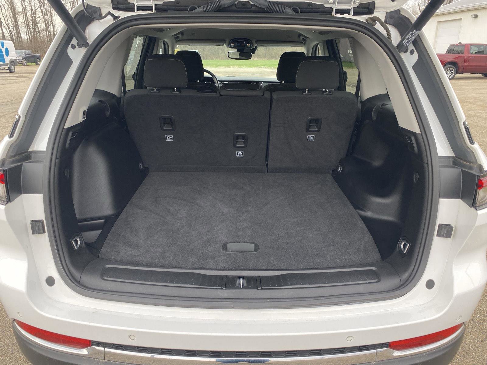 Used 2022 Jeep Grand Cherokee Laredo w/ Luxury Tech Group I image 29