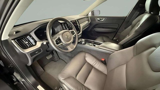 Used 2025 Volvo XC60 B5 Plus image 22