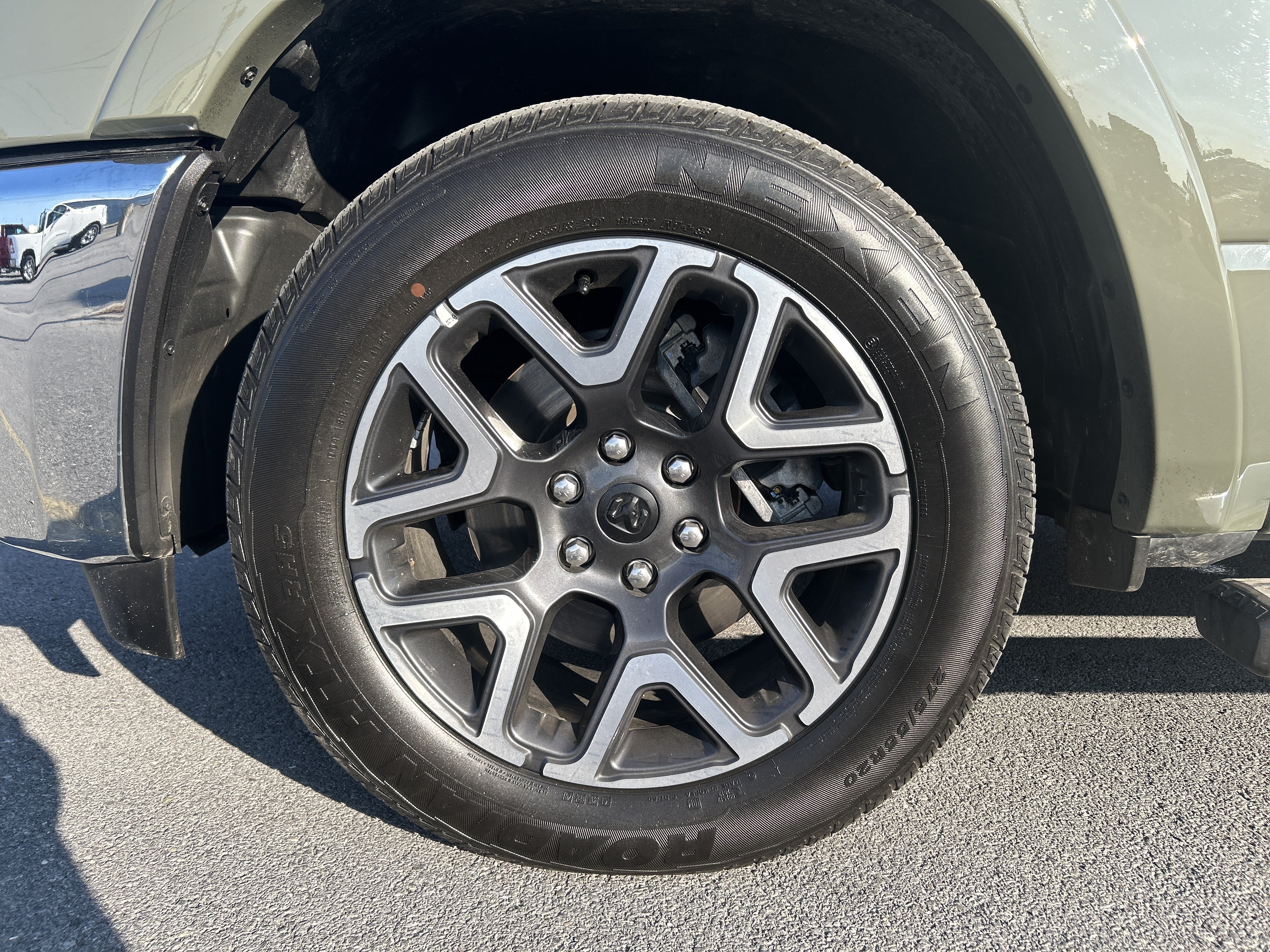 Used 2026 RAM 1500 Laramie AWD/4WD image 16