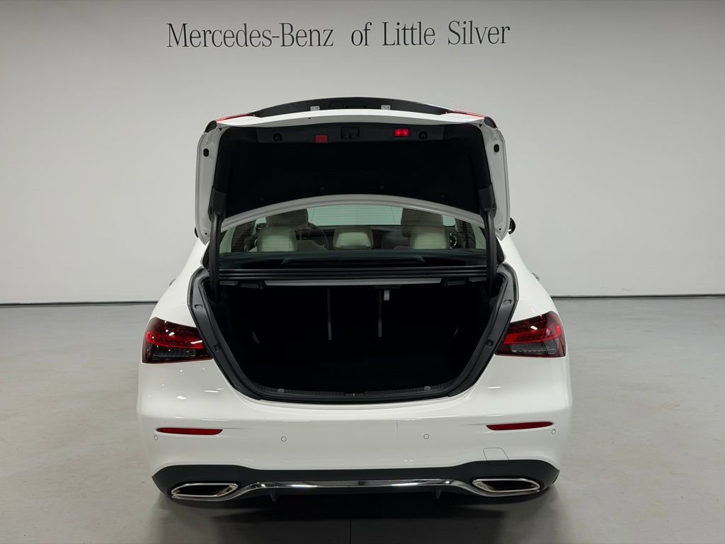 Used 2023 Mercedes-Benz E 350 4MATIC Sedan image 5