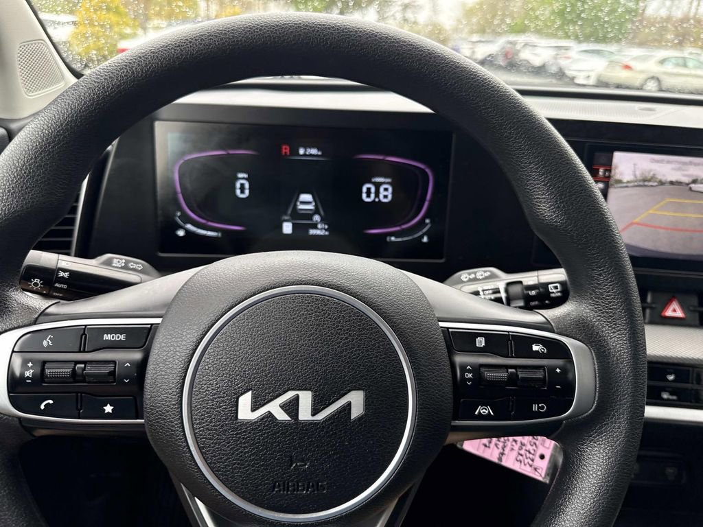 Used 2025 Kia Sportage LX AWD/4WD image 27