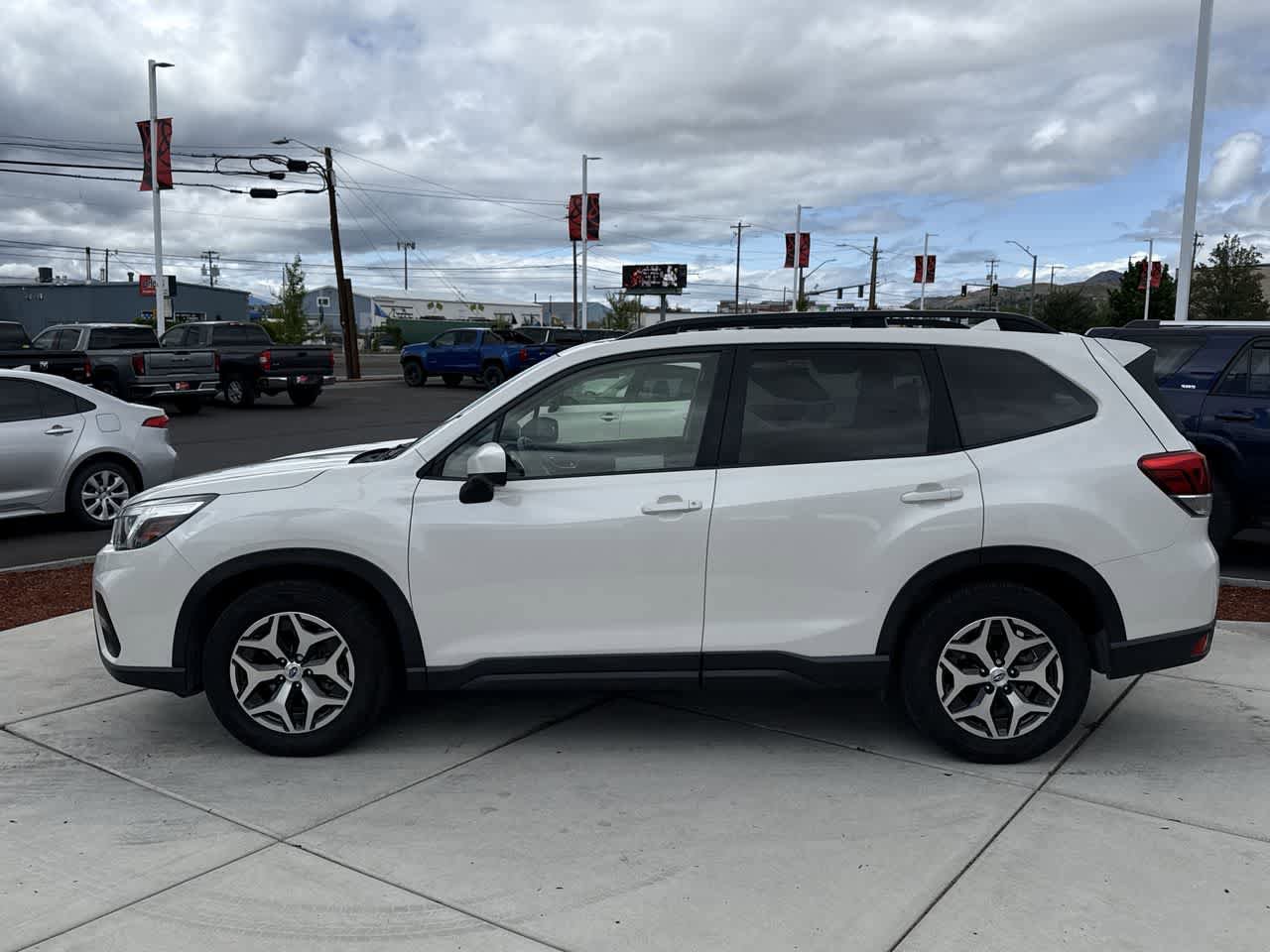 Used 2019 Subaru Forester Premium AWD/4WD image 2