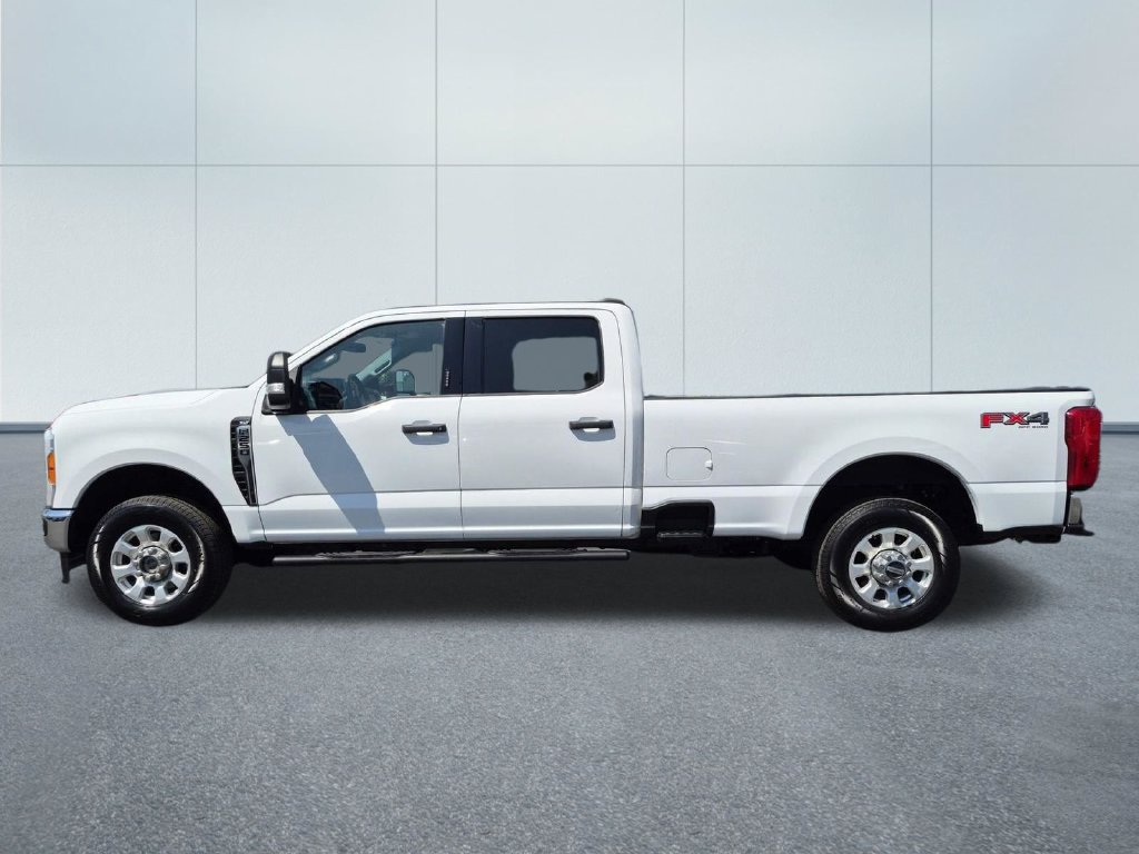 Used 2023 Ford F250 XLT w/ FX4 Off-Road Package AWD/4WD image 3