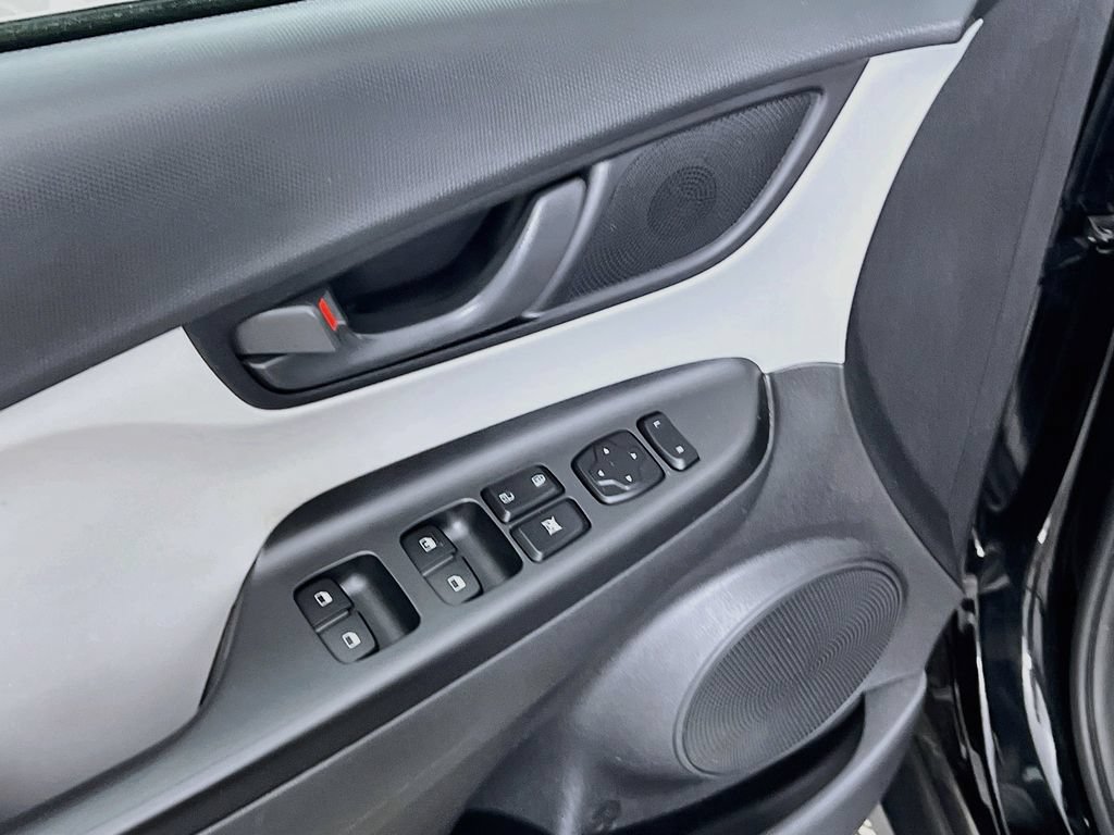 Certified 2022 Hyundai Kona SEL AWD/4WD image 16