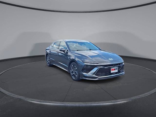 Used 2024 Hyundai Sonata SEL FWD image 2