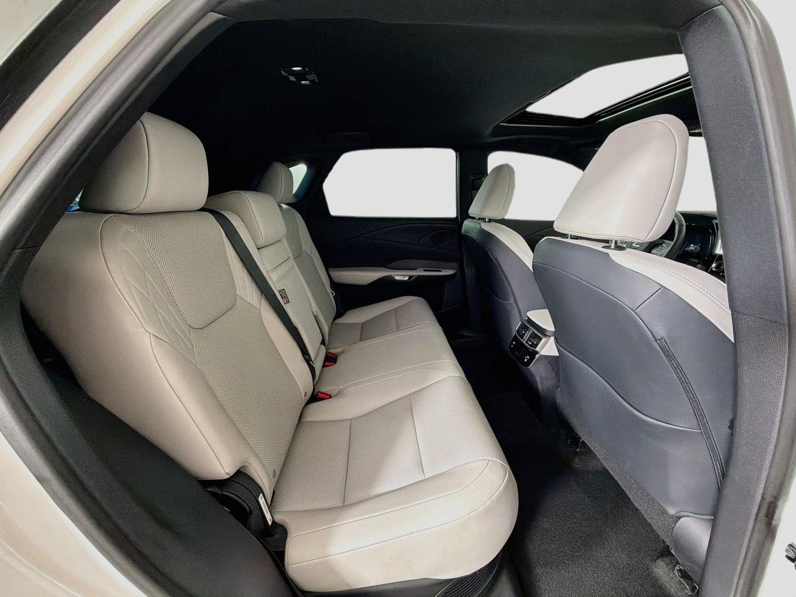 Used 2025 Lexus RX 350h w/ Convenience Package AWD/4WD image 31