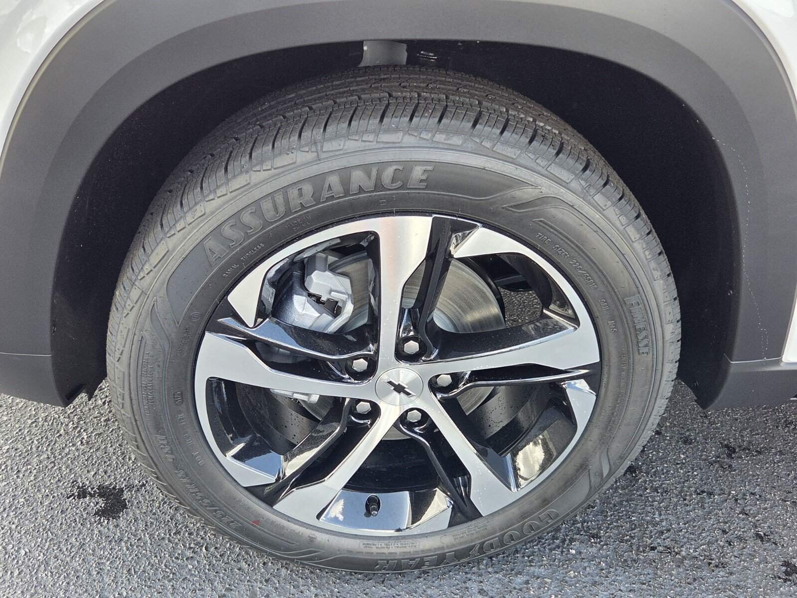 New 2026 Chevrolet Trax RS w/ Sunroof Package FWD image 4