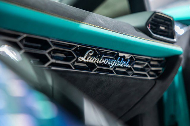 Used 2024 Lamborghini Huracan Tecnica image 32