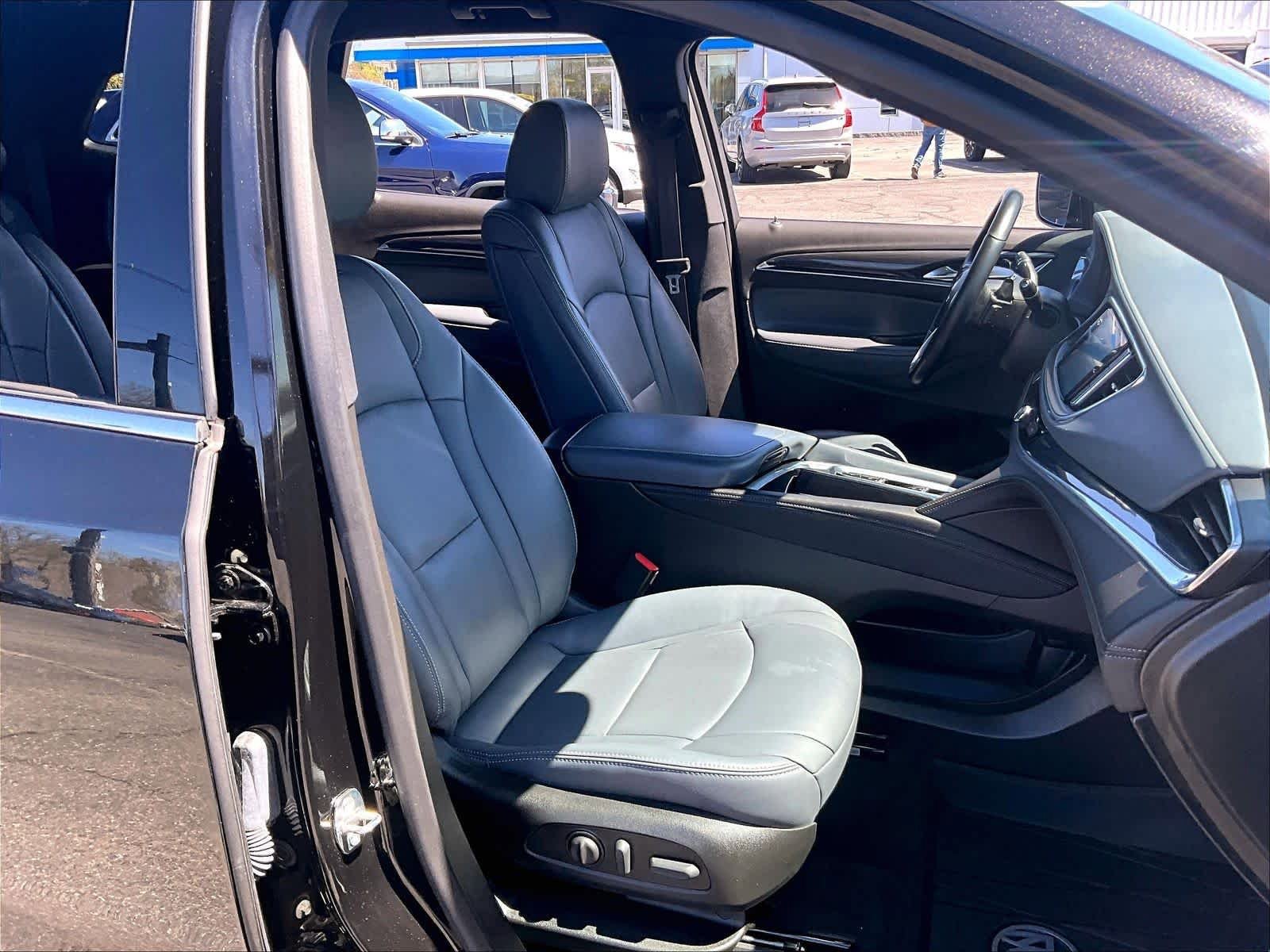 Used 2023 Buick Enclave Essence AWD/4WD image 11