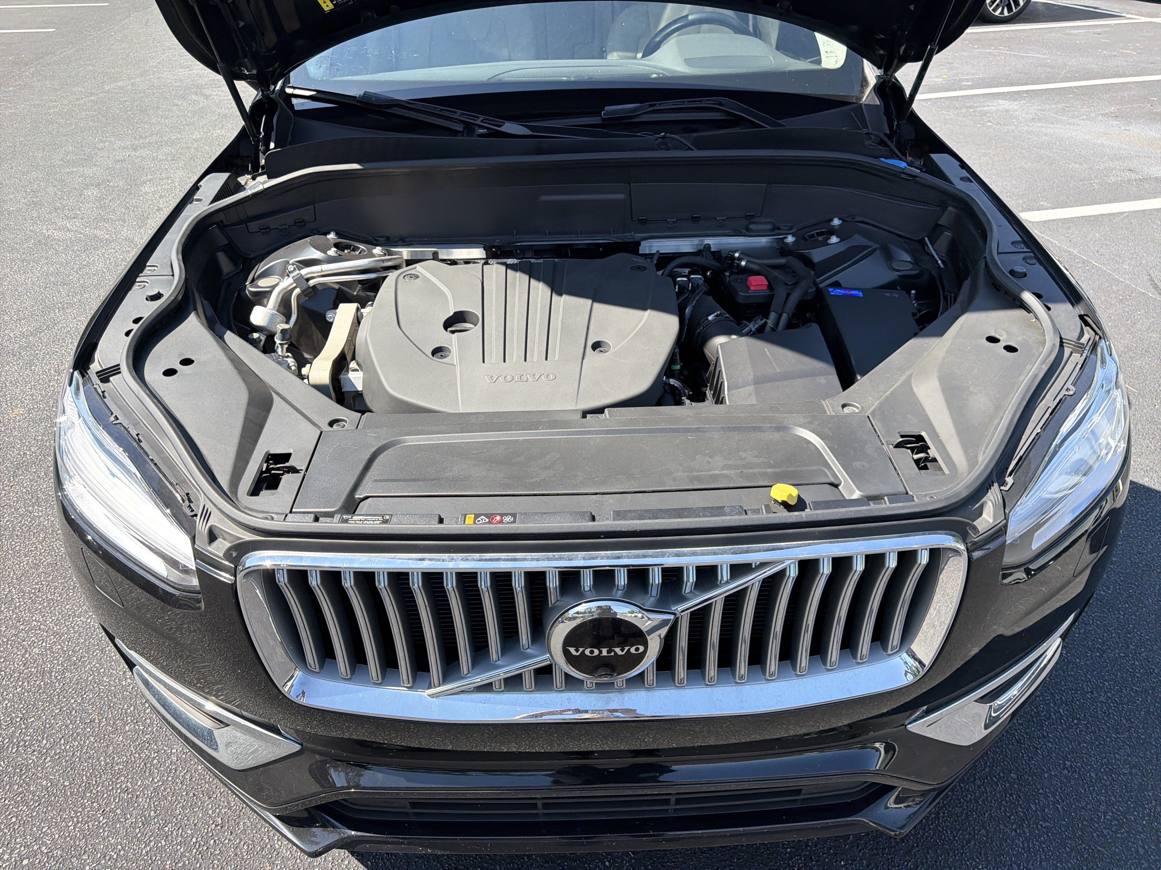 Certified 2023 Volvo XC90 B5 Plus AWD/4WD image 36
