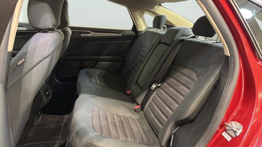 Used 2017 Ford Fusion SE w/ Fusion SE Technology Package image 33
