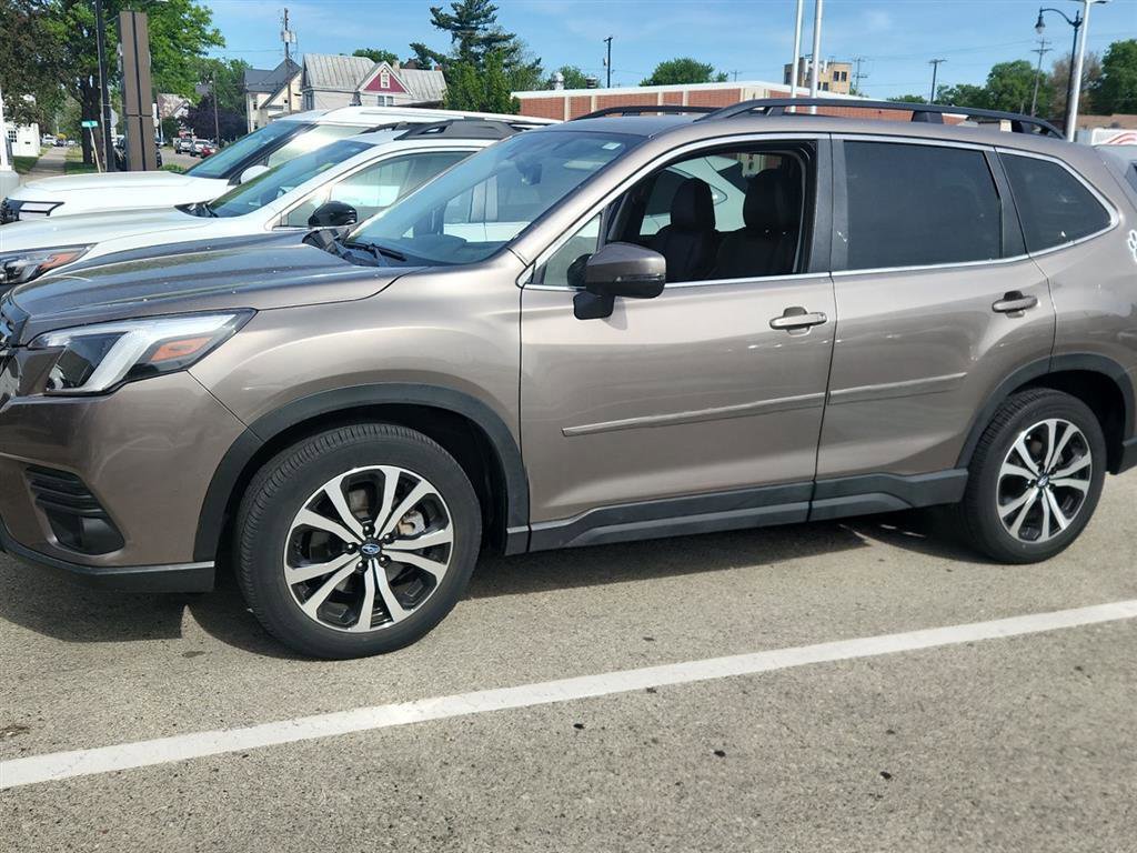 Used 2023 Subaru Forester Limited AWD/4WD image 7