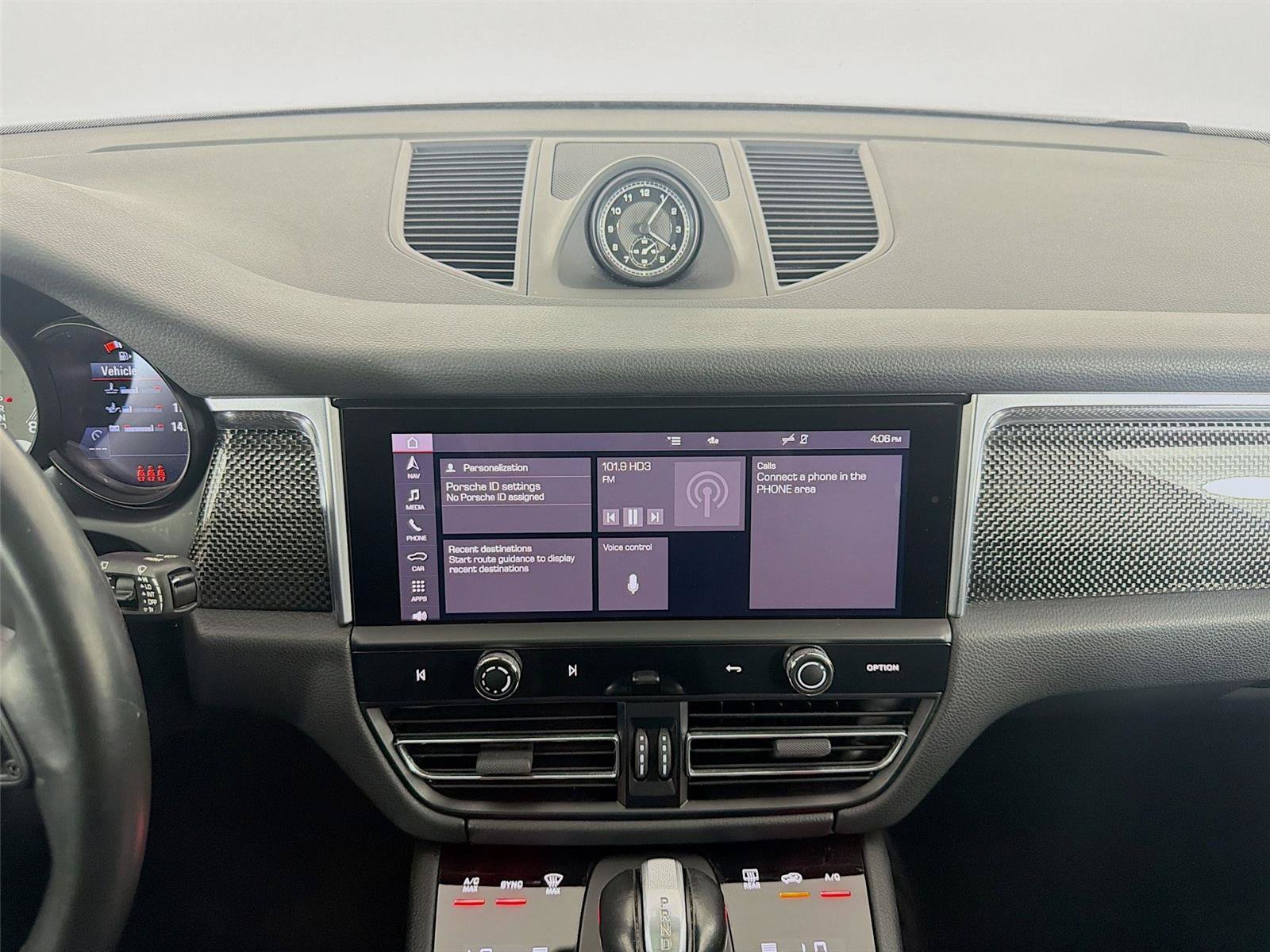 Certified 2023 Porsche Macan Turbo AWD/4WD image 18