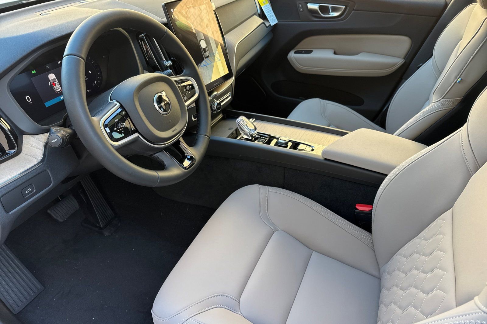 New 2026 Volvo XC60 B5 Plus w/ Protection Package Premier AWD/4WD image 9