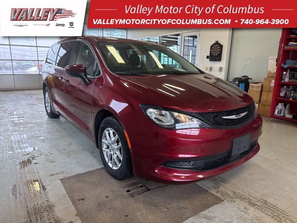 Used 2023 Chrysler Voyager LX image 1