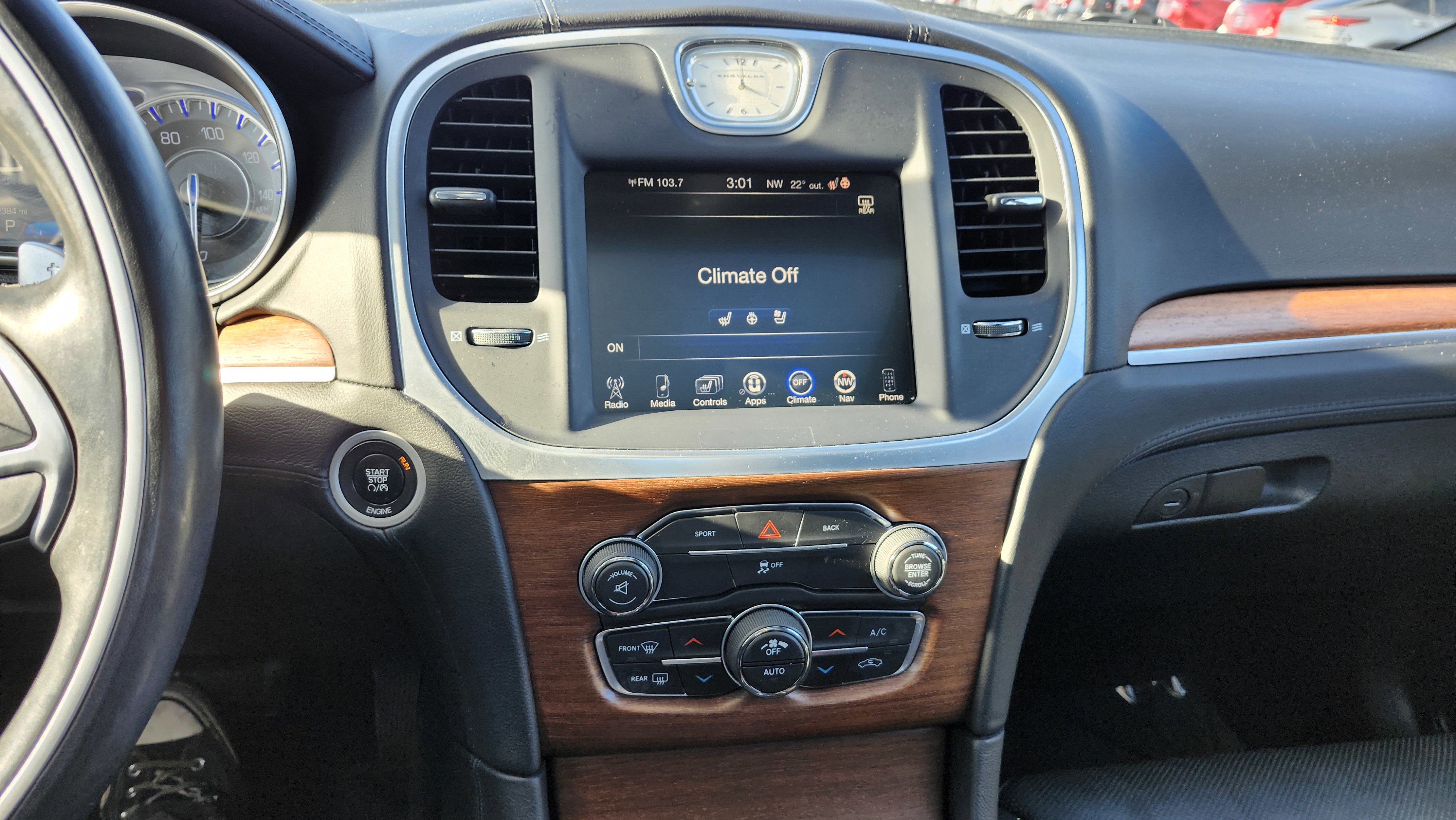 Used 2016 Chrysler 300 C Platinum image 27